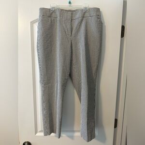 Loft Julie fit seersucker capris